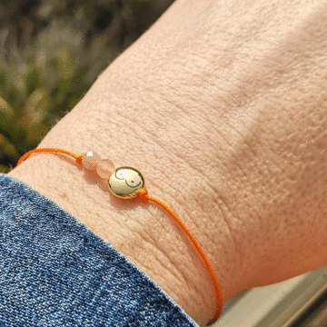 Satin Armband orange mit Busenperle und Sonnenstein