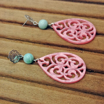 Ohrringe rosa Resin Anhänger in Tropfenform kombiniert mit Amazonit und Edelstahl Boho Stecker