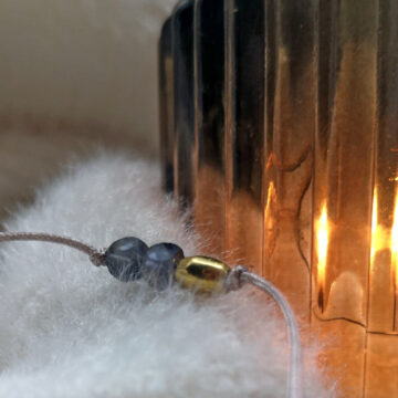 Glücksarmband mit Iolith und Haematit in Gold