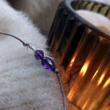 Glücksarmband mit Berkristall und zwei Amethysten