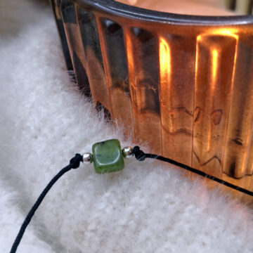 Glücksarmband mit Nephrit und kleinen silber Perlen